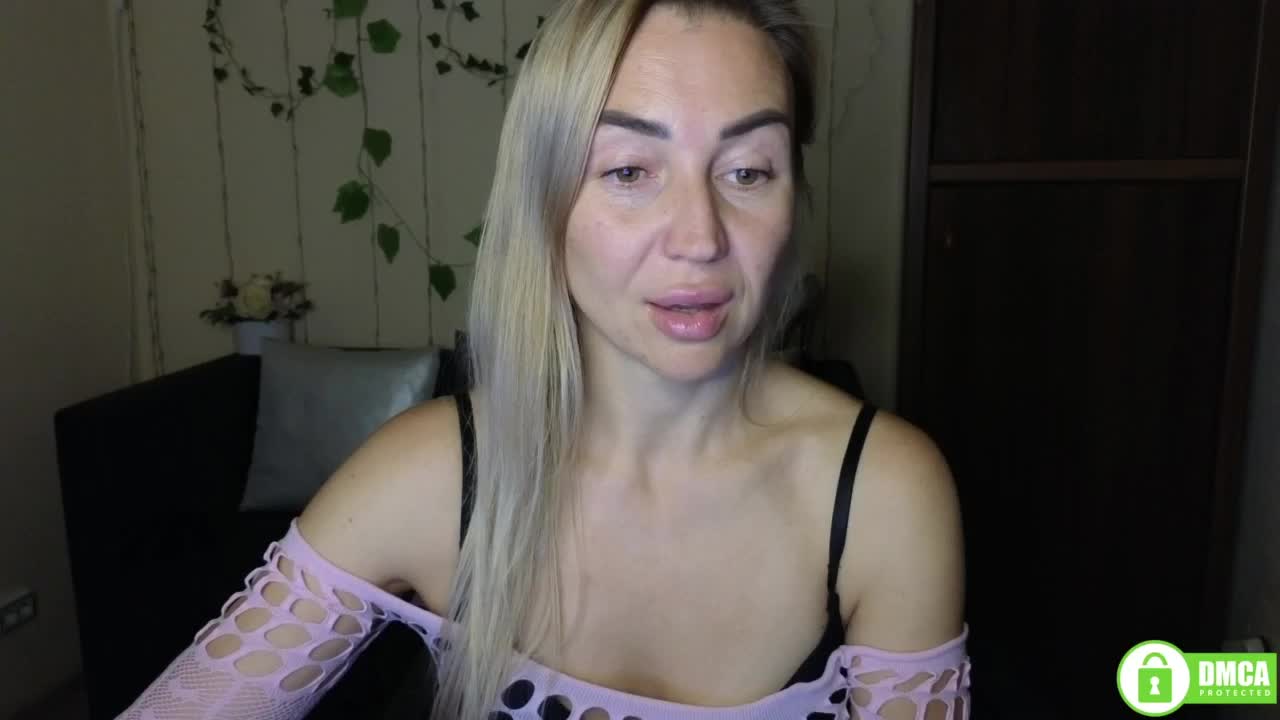 Jullyblondkiss Cam Model Chat October 13, 2025