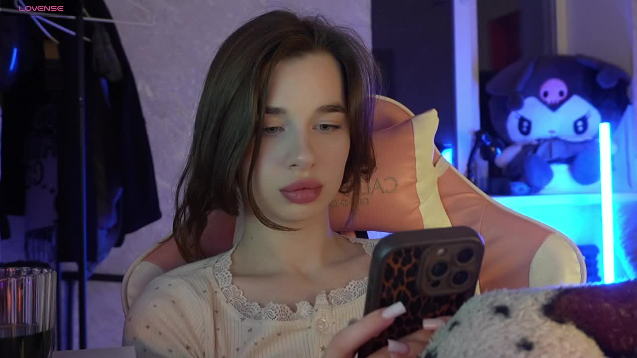 _Polly_ Cam Model Chat October 13, 2025