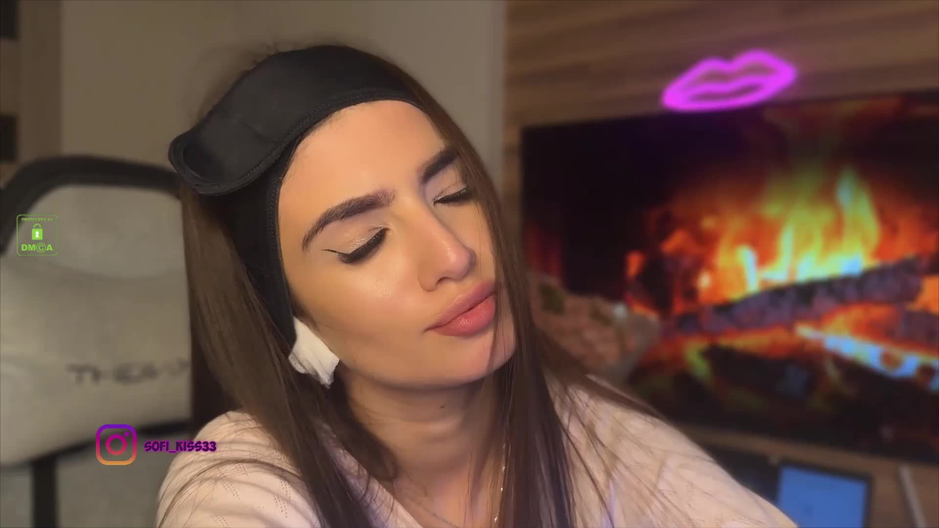 Sofi-Mi Cam Model Chat October 13, 2025