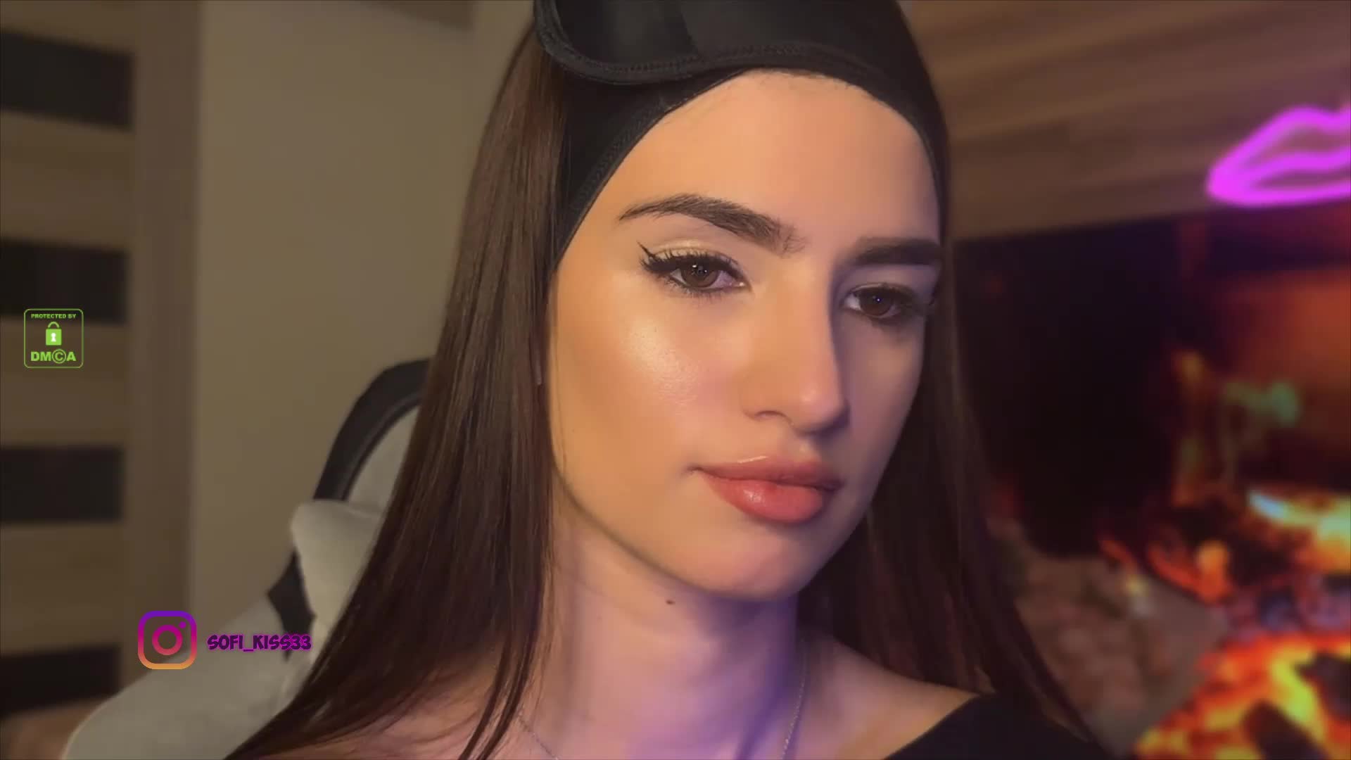 Sofi-Mi Cam Model Chat October 13, 2025