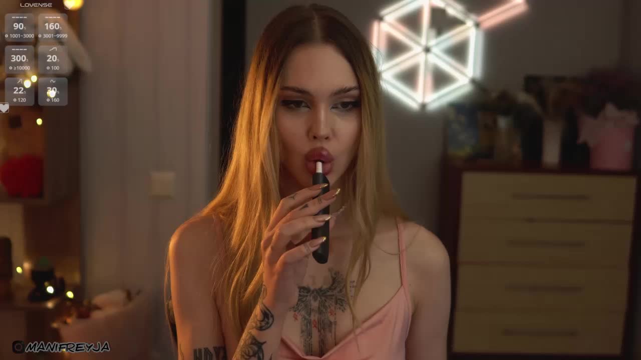 ManiFreyja Cam Model Chat October 13, 2025