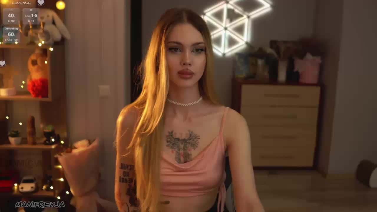 ManiFreyja Cam Model Chat October 13, 2025