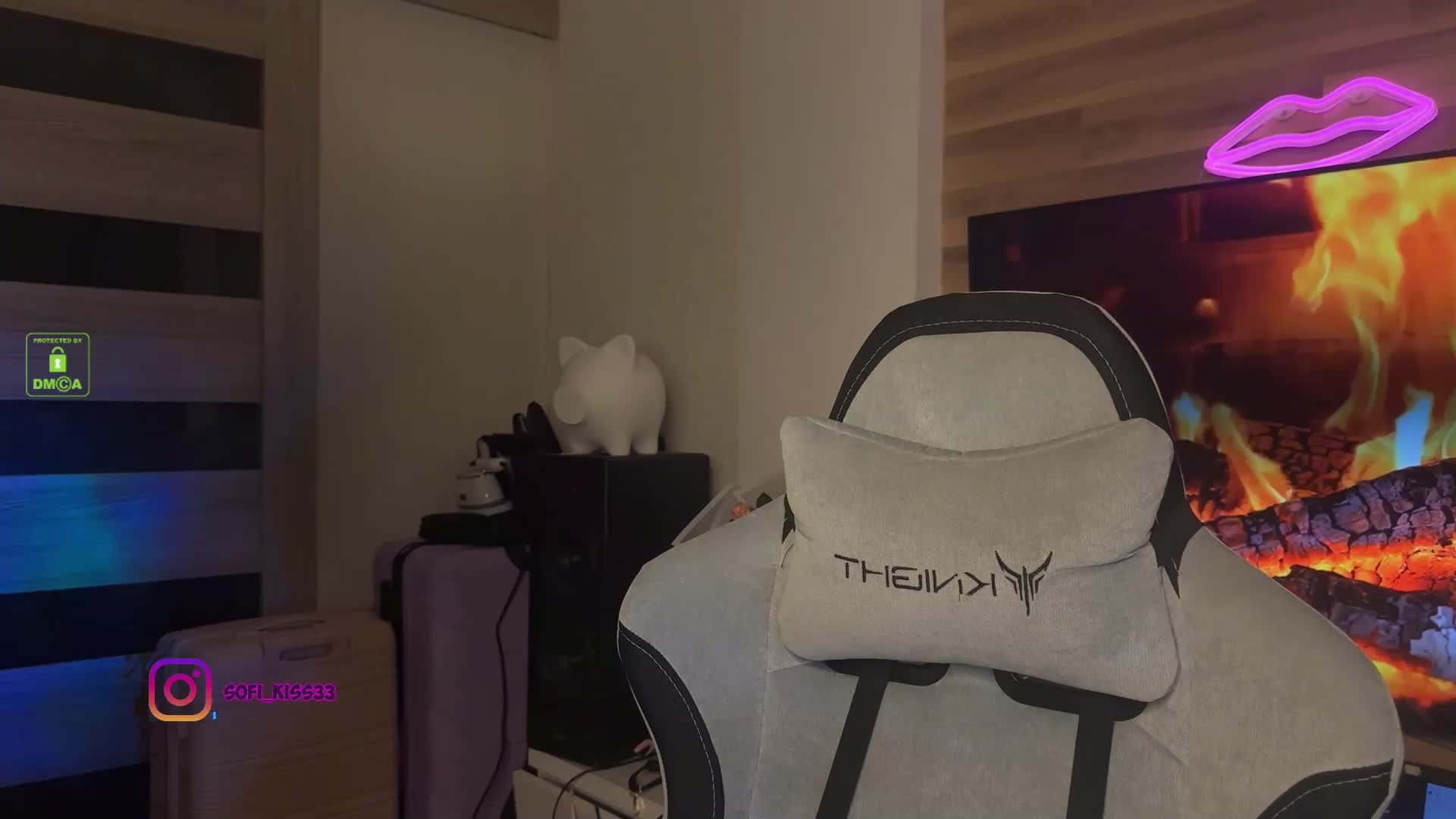 Sofi-Mi Cam Model Chat October 13, 2025