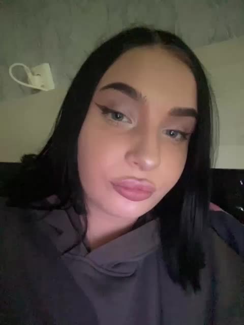 Aliska22 Cam Model Chat October 13, 2025