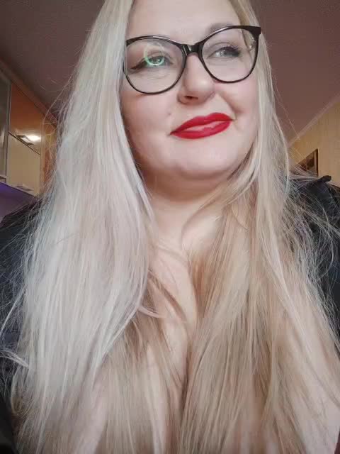 NushaMilf Cam Model Chat October 13, 2025