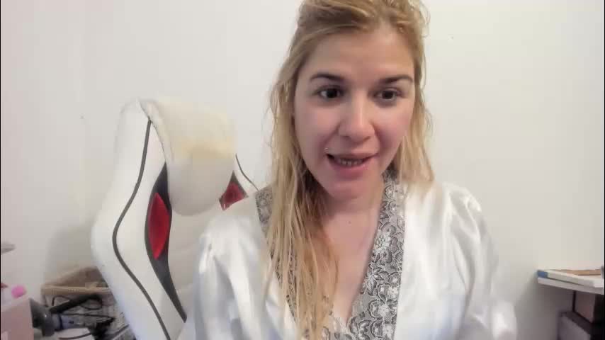 artsyandcraftsy_ Cam Model Chat October 13, 2025