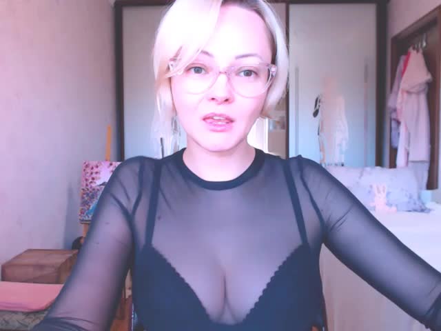 SophieCrush Cam Model Chat October 13, 2025