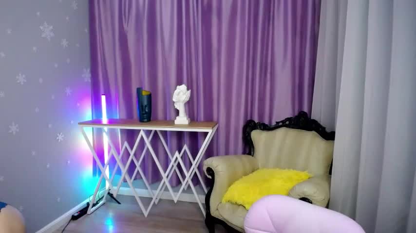 queen_a_n_i Cam Model Chat October 13, 2025