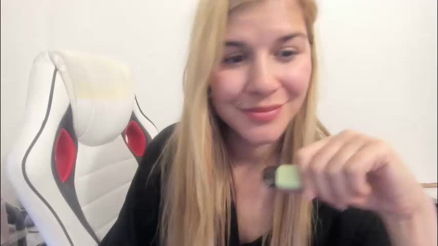 artsyandcraftsy_ Cam Model Chat October 13, 2025