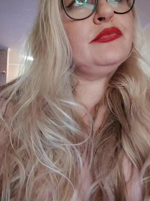 NushaMilf Cam Model Chat October 13, 2025