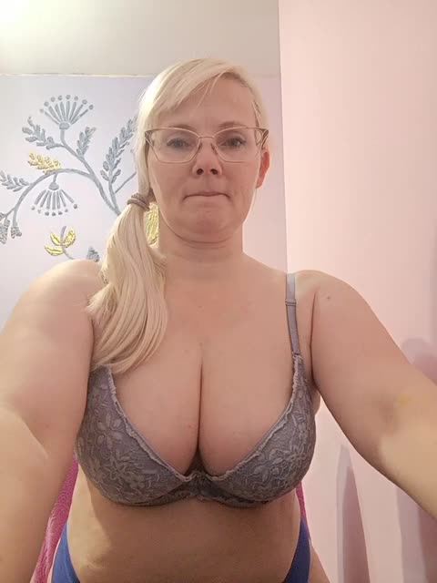 Sweetie454 Cam Model Chat October 13, 2025