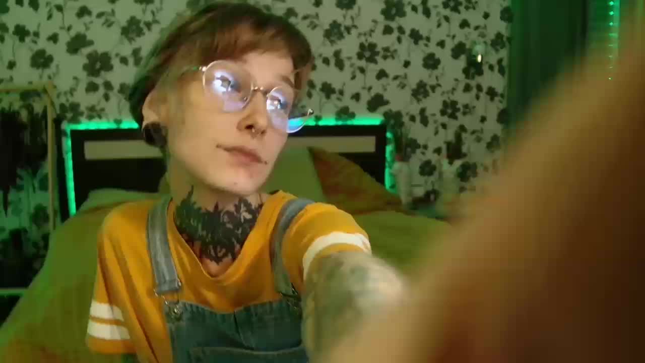 LittleSpaceMouse- Cam Model Chat October 13, 2025