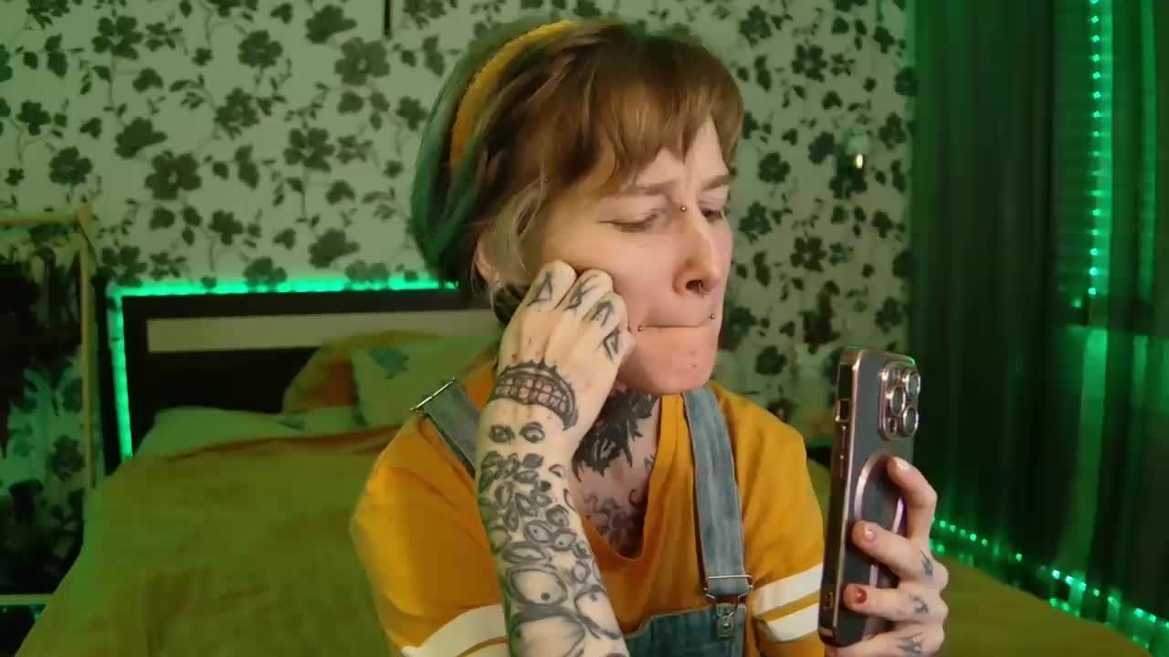 LittleSpaceMouse- Cam Model Chat October 14, 2025