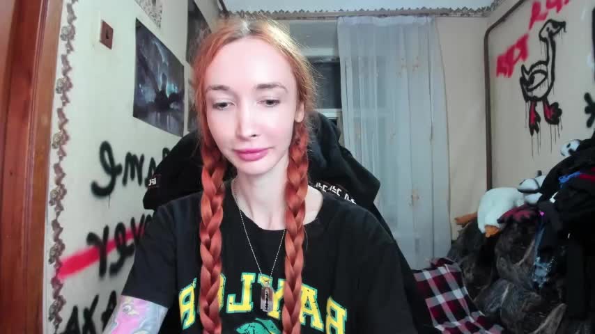 Roxy_Silver Cam Model Chat October 14, 2025