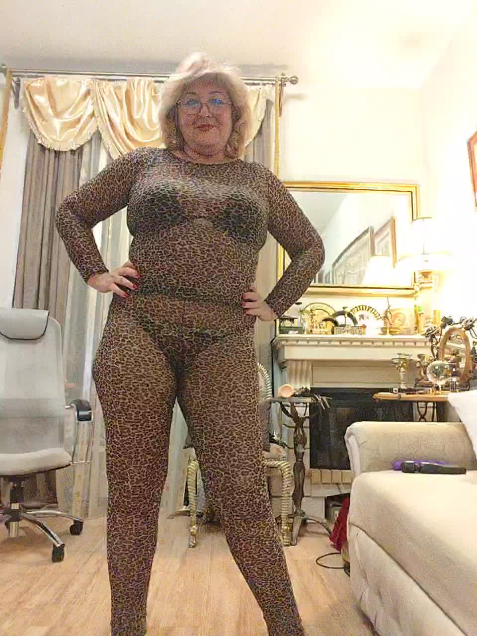 KarinkaSweet Cam Model Chat October 14, 2025