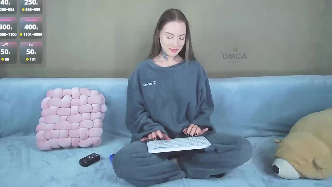 Octavia-_- Cam Model Chat October 14, 2025