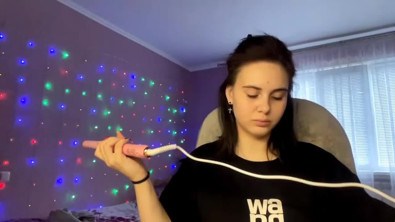 CANDY-LIPS-GIRL Cam Model Chat October 14, 2025