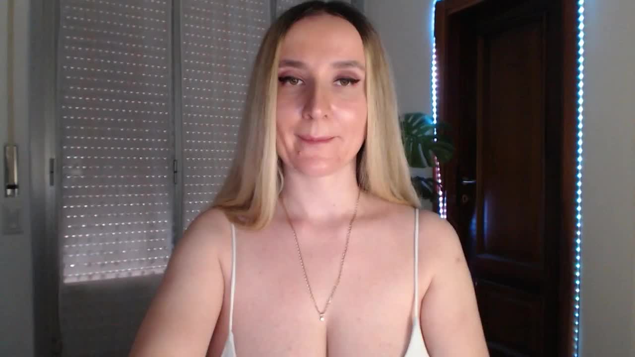 Alina-Lovely Cam Model Chat October 14, 2025