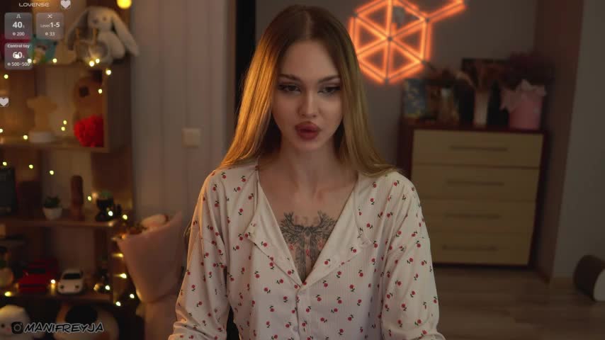 ManiFreyja Cam Model Chat October 14, 2025