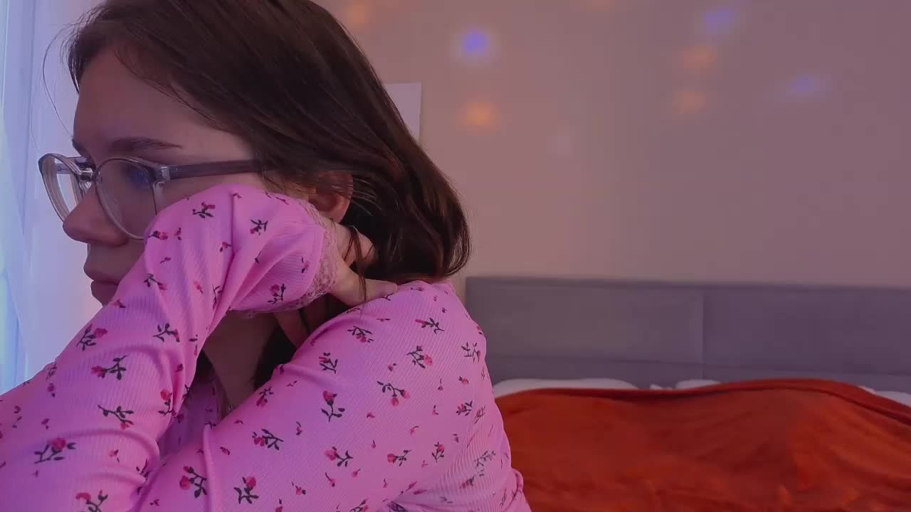 MiaLuw Cam Model Chat October 14, 2025