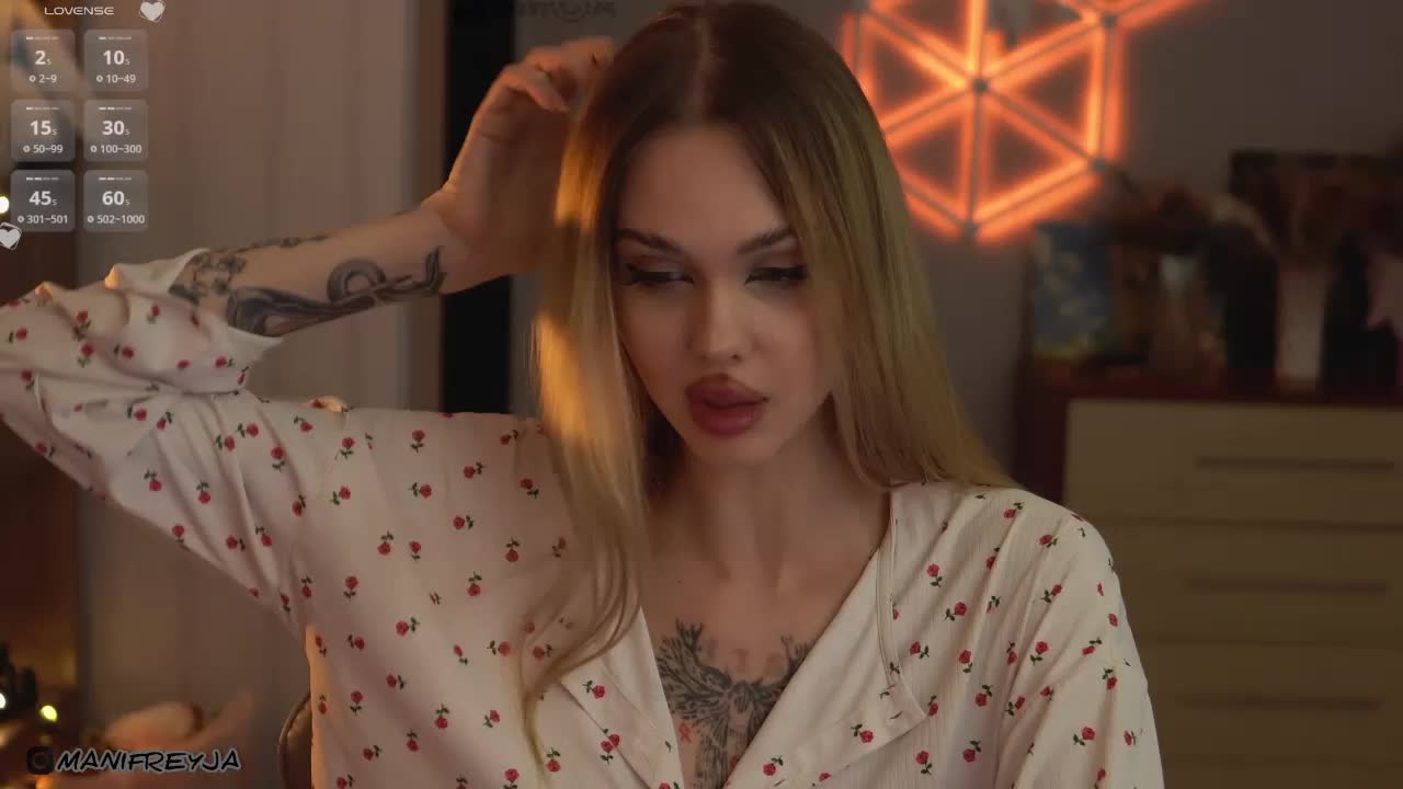 ManiFreyja Cam Model Chat October 14, 2025