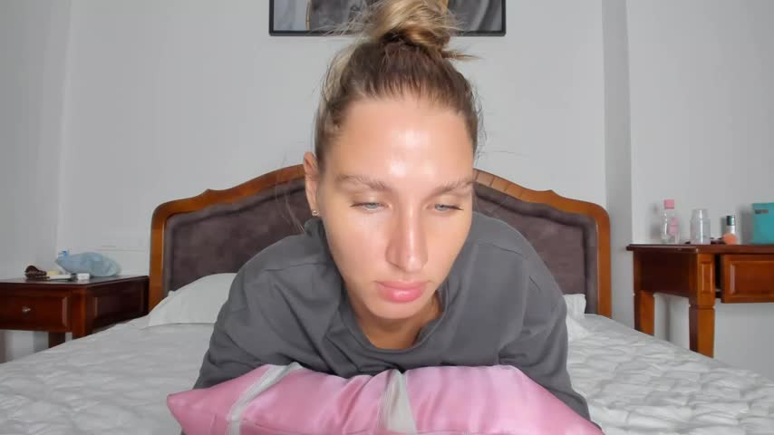 SofiClimbing Cam Model Chat October 14, 2025