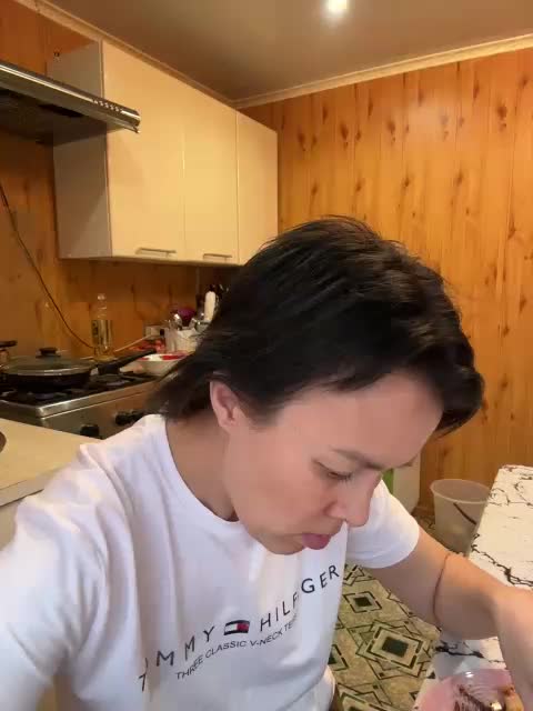 vik77777A Cam Model Chat October 14, 2025