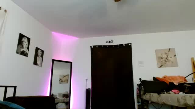 bombshellbaeby Cam Model Chat October 14, 2025