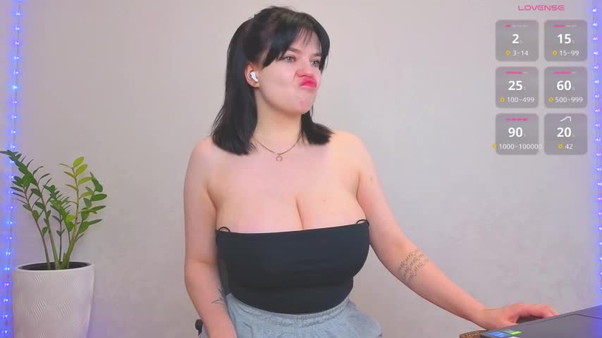 LovlyBambi Cam Model Chat October 14, 2025