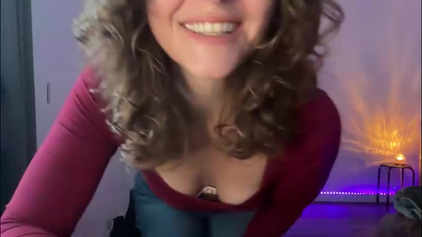 leahsparkles Cam Model Chat October 14, 2025