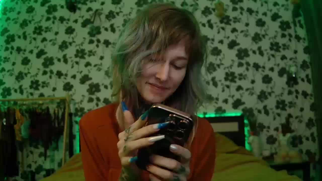 LittleSpaceMouse- Cam Model Chat October 14, 2025