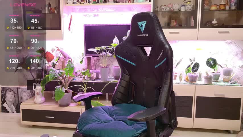 -Yourwoman- Cam Model Chat October 14, 2025