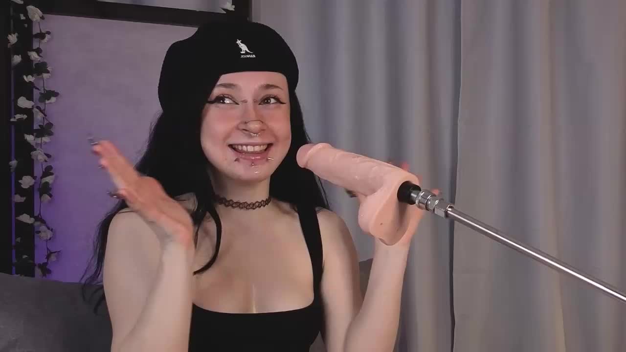 Juicy-Vikki Cam Model Chat October 15, 2025