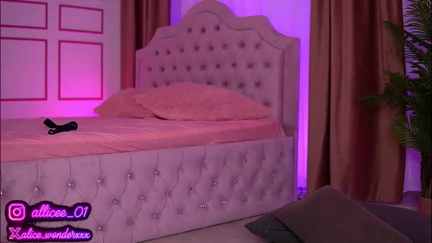 vanessasimon Cam Model Chat October 15, 2025