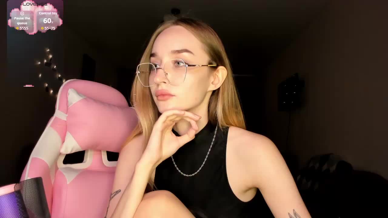 Polikinesis Cam Model Chat October 15, 2025