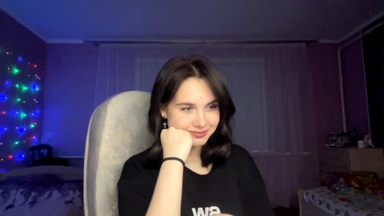 CANDY-LIPS-GIRL Cam Model Chat October 15, 2025