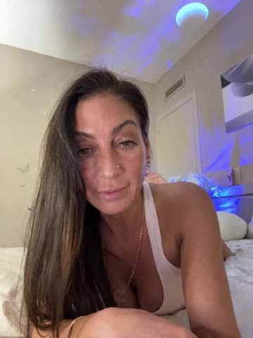 IrinkaGata Cam Model Chat October 15, 2025