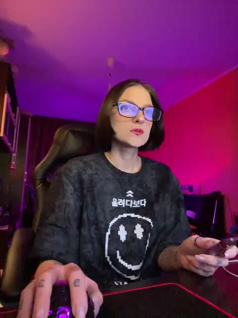 Alice_Moon Cam Model Chat October 15, 2025