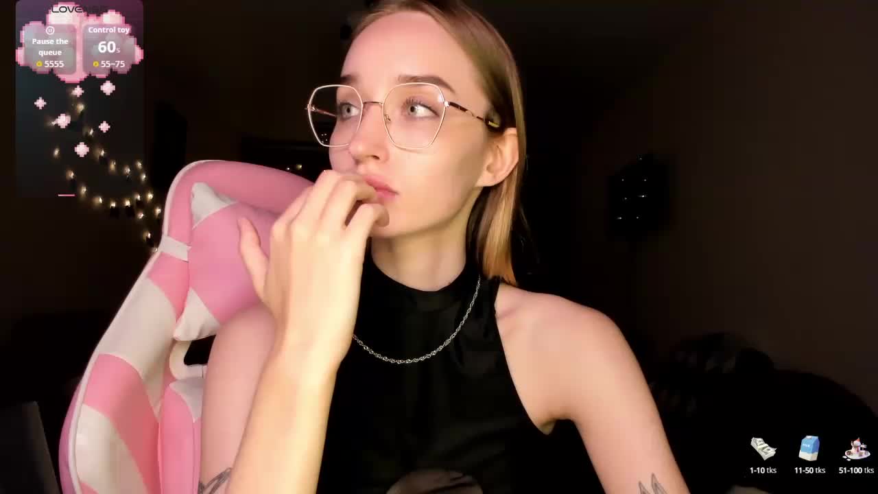 Polikinesis Cam Model Chat October 15, 2025