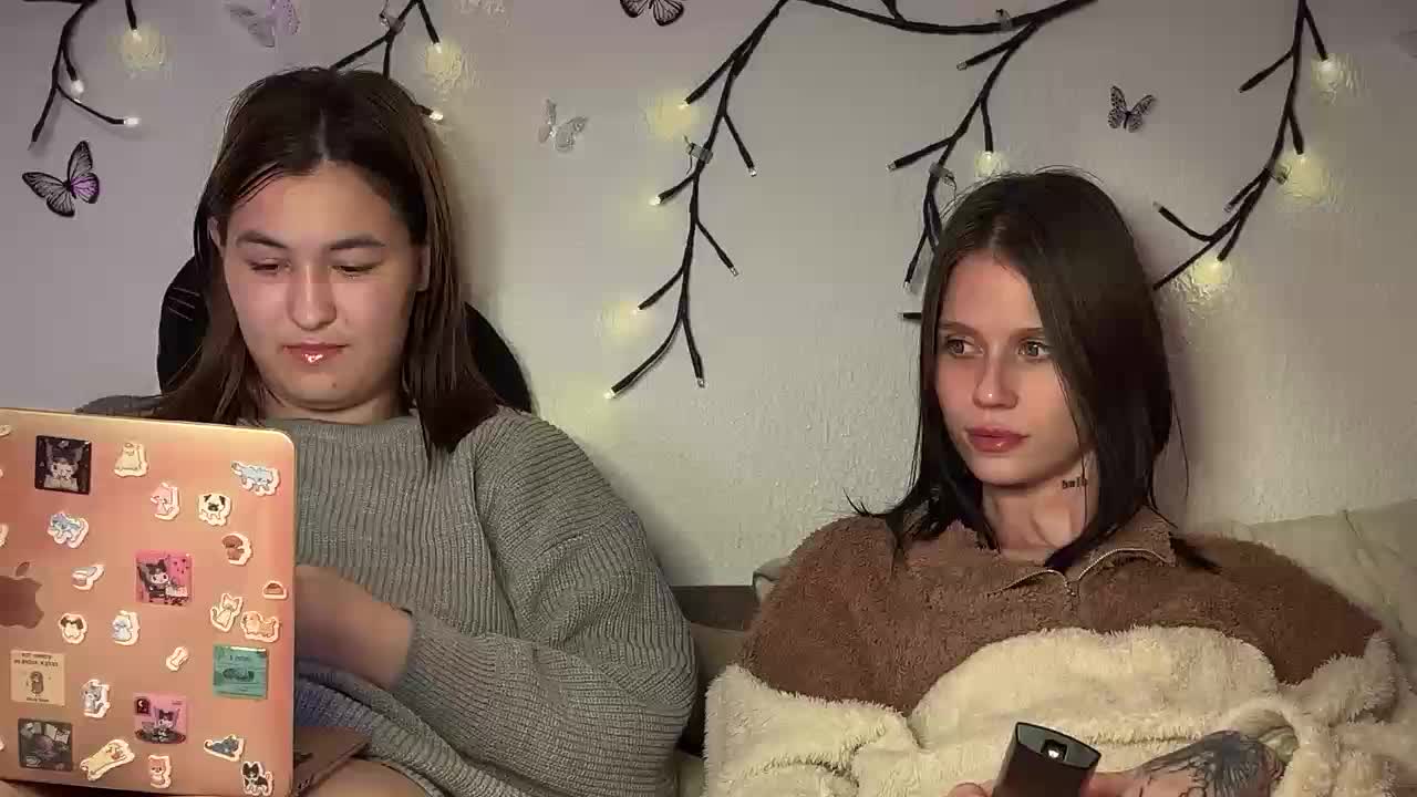 ZoyaVikki Cam Model Chat October 15, 2025