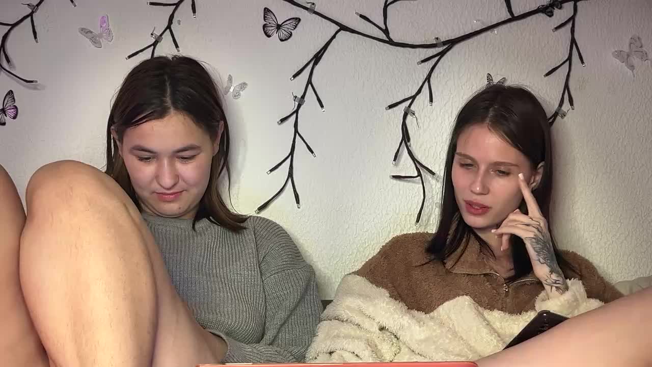 ZoyaVikki Cam Model Chat October 15, 2025