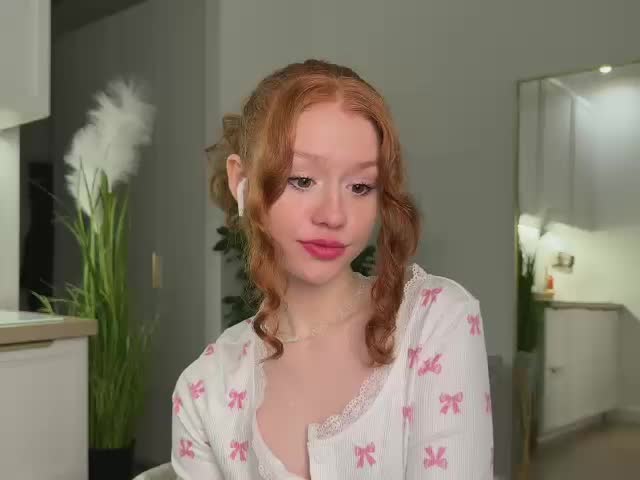 -milka- Cam Model Chat October 15, 2025