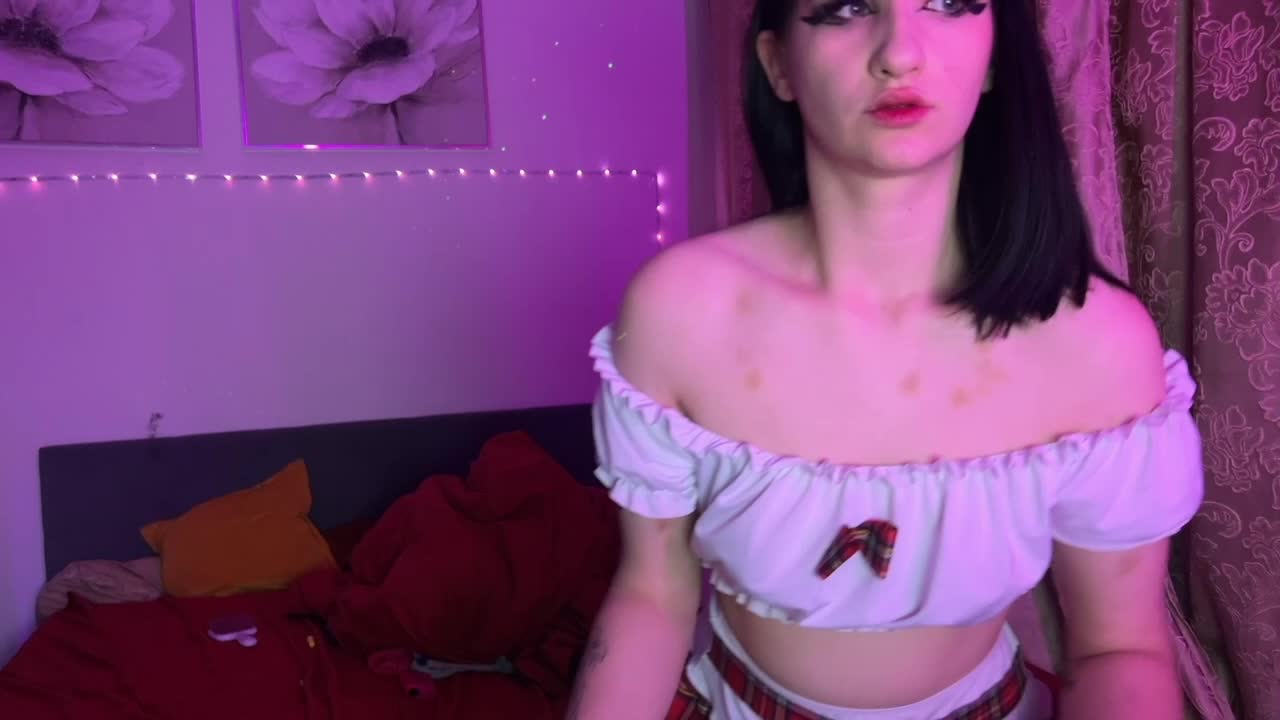 WetLips19 Cam Model Chat October 15, 2025