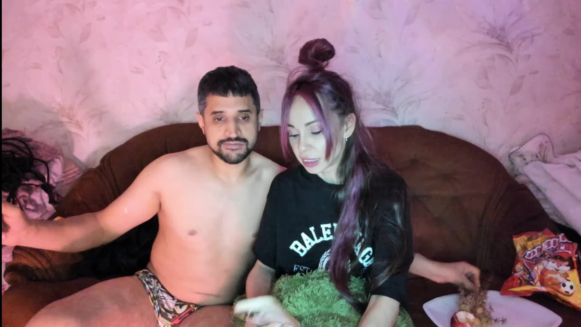 VIP17CoupleDream Cam Model Chat October 15, 2025