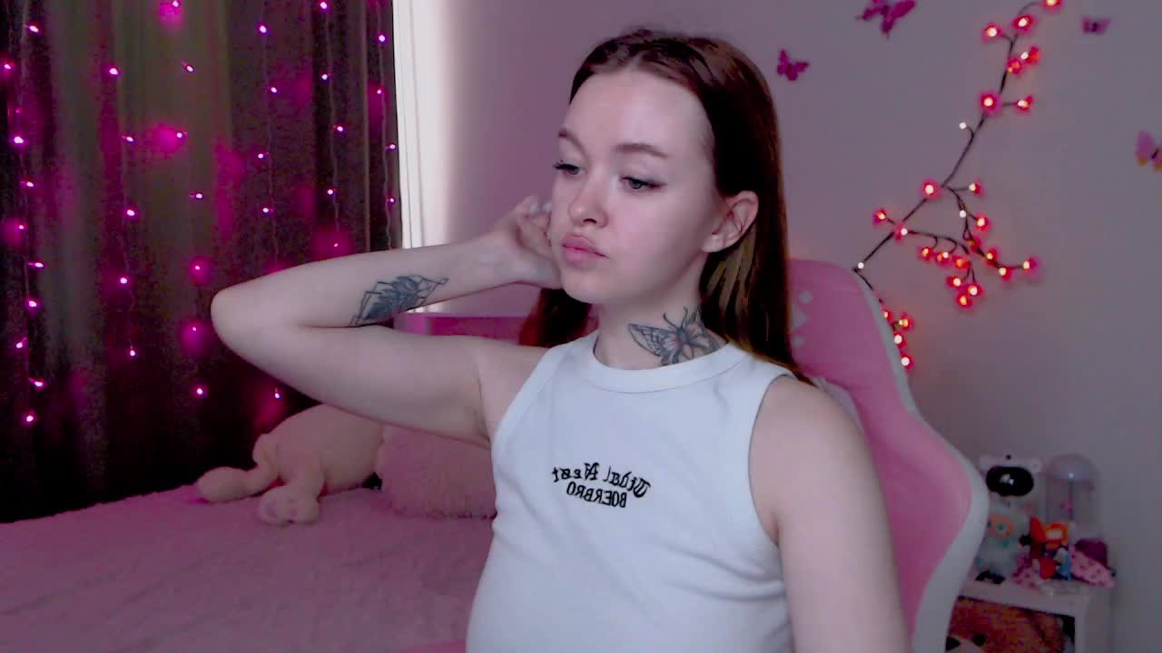 NaughtyMable Cam Model Chat October 15, 2025