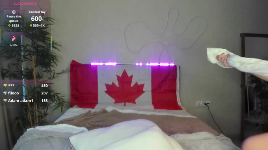 Luna_G0ld Cam Model Chat October 15, 2025