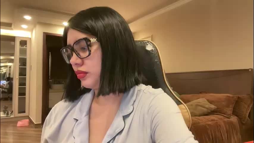 therealcamilabaddie Cam Model Chat October 15, 2025