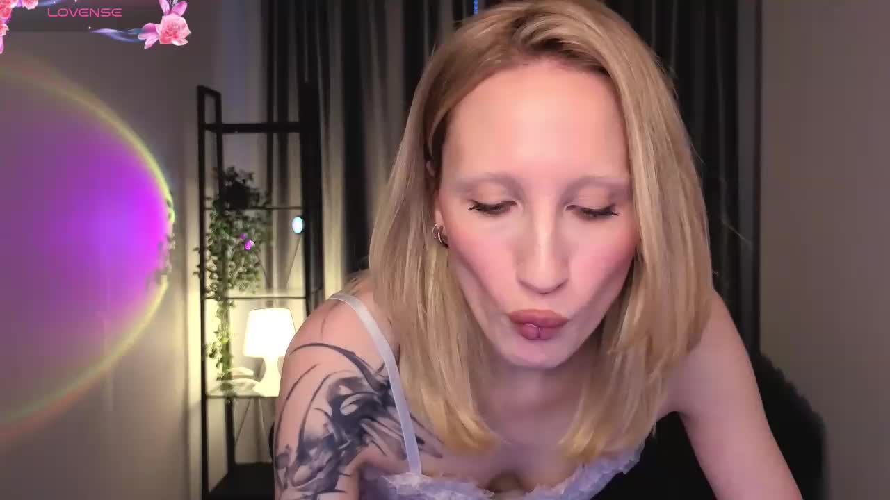 LexieSun Cam Model Chat October 15, 2025