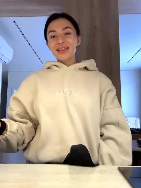 LunaDesire Cam Model Chat October 15, 2025