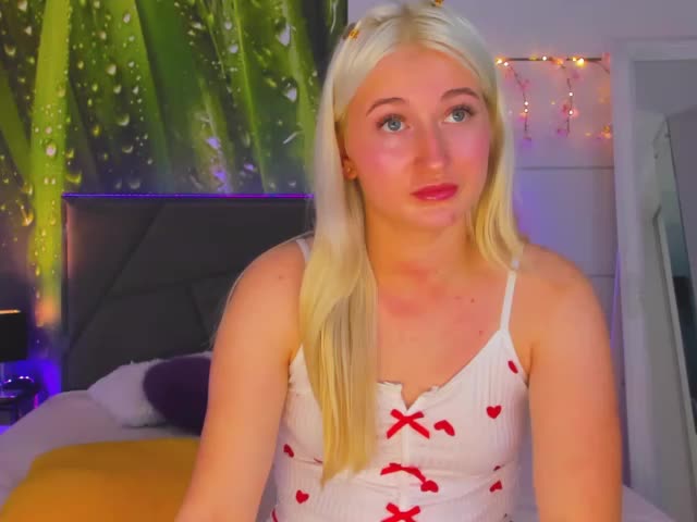 HollyTaillor Cam Model Chat October 15, 2025